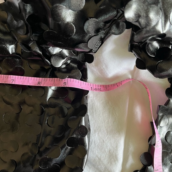 👌🏼🌺NWT jumpsuit…Synthetic material with a petal type appearance - Picture 2 of 8